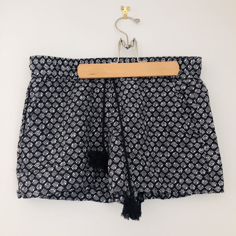 navy & white motif tassel tie shorts / size xs